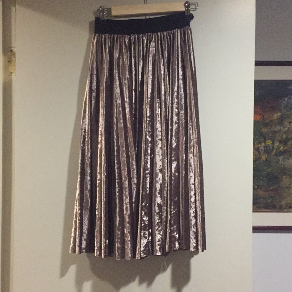 Pleated skirt